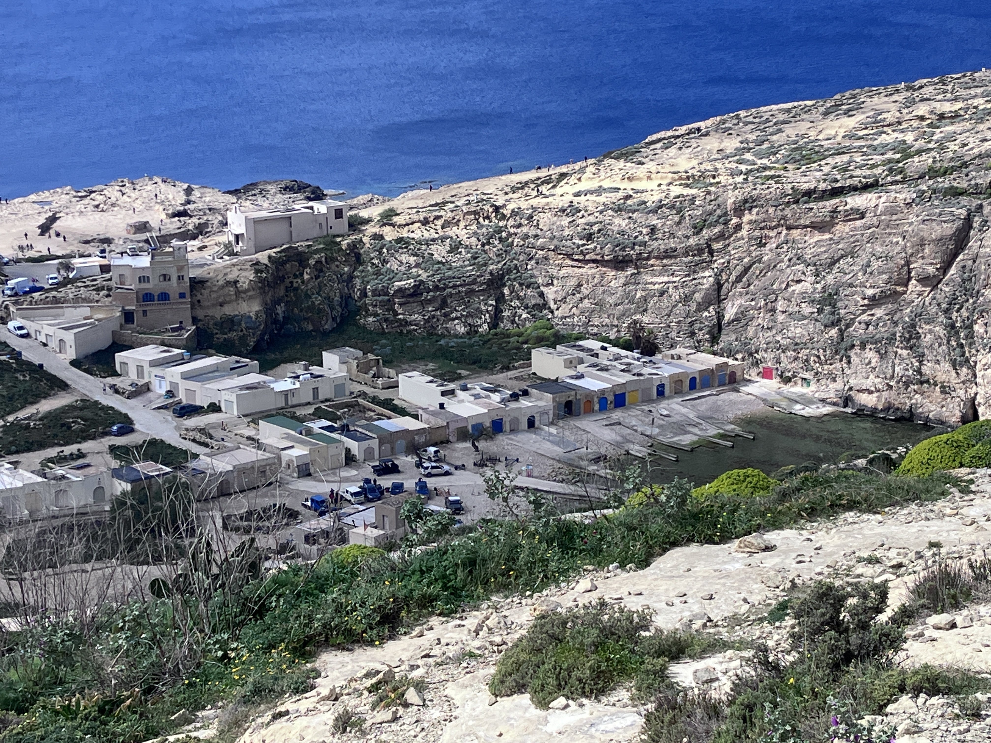 Kolorowe hangary przy Inland Sea