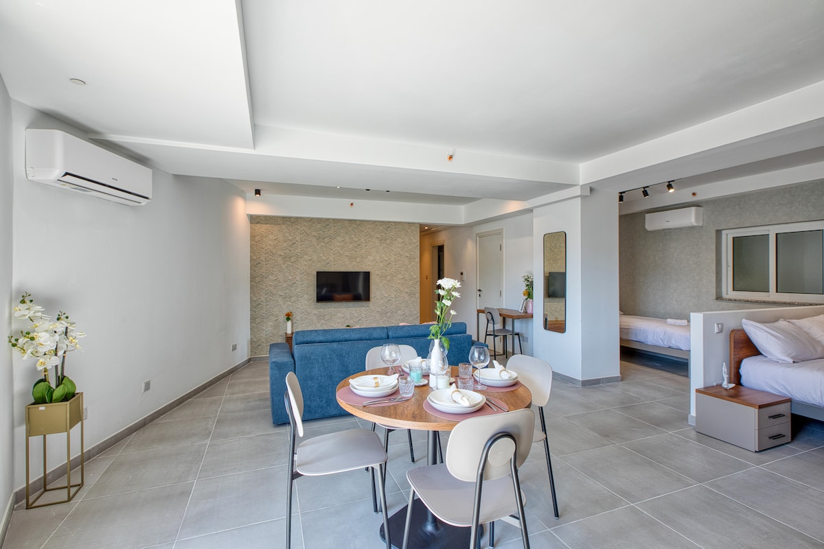 Stunning apartment Heart of St. Julian’s Sleeps 5!