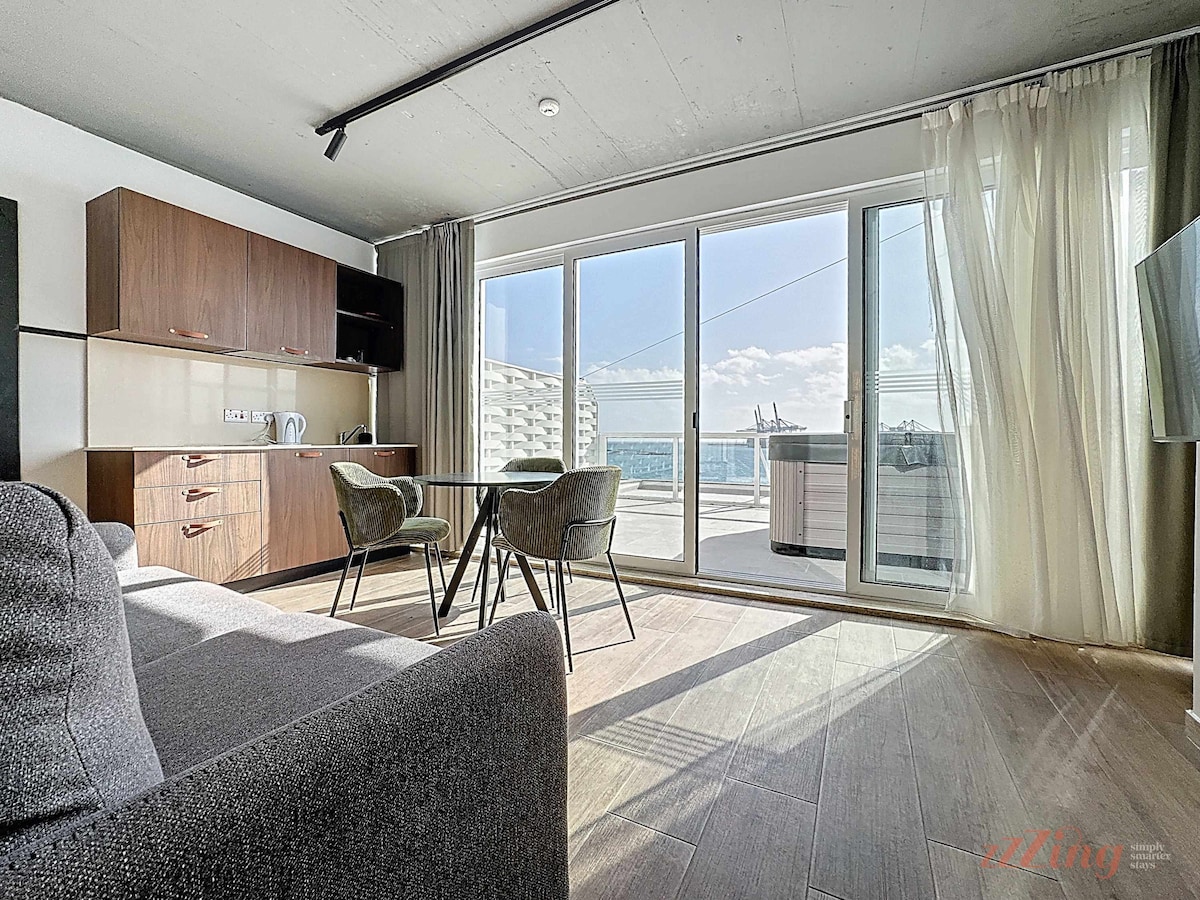 Modern Penthouse Suite Overlooking Mediterranean