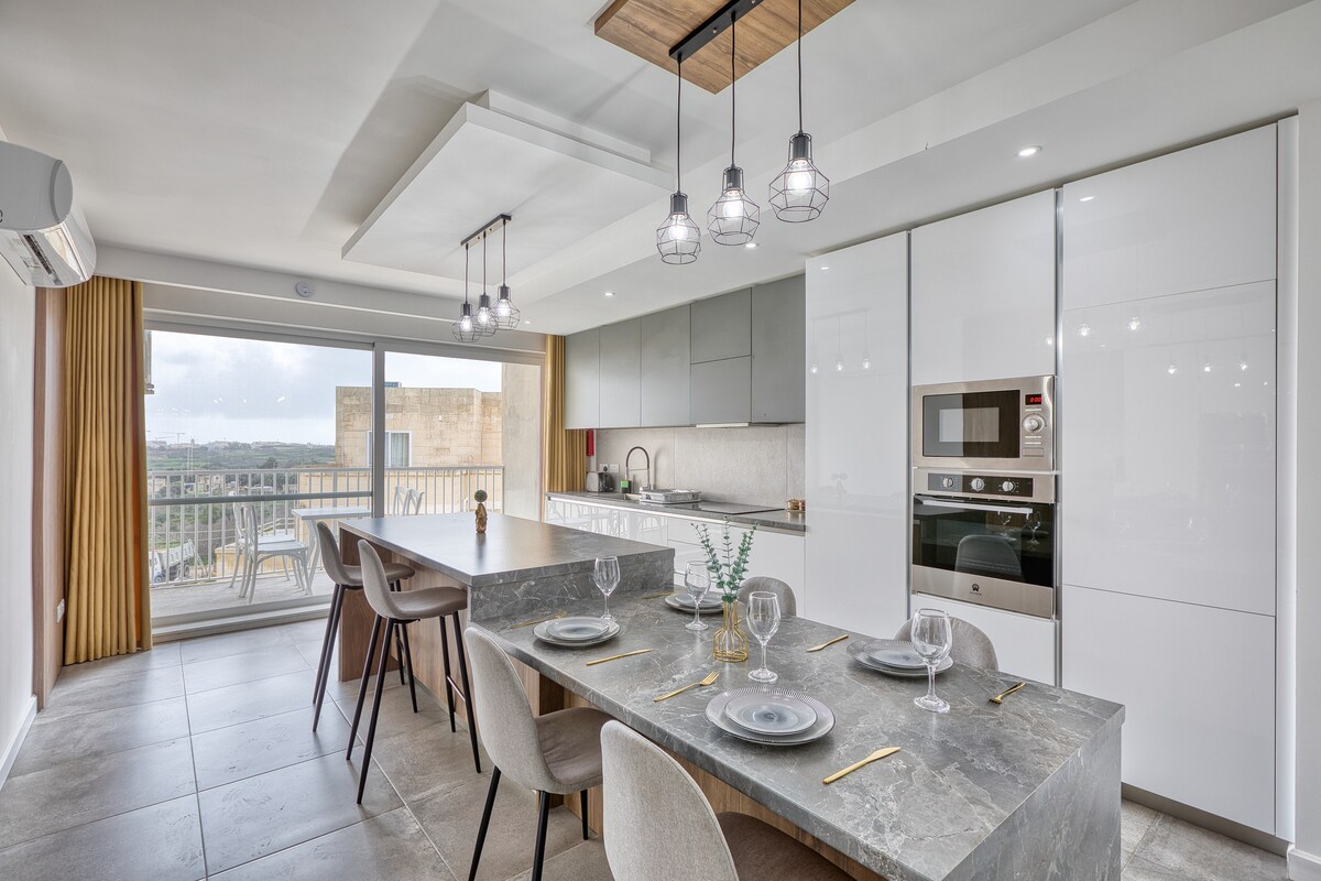 Golden Rays Apartment