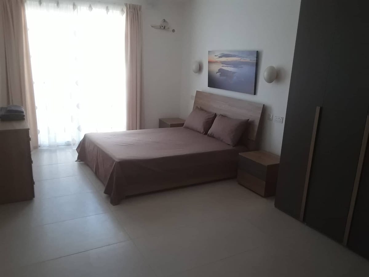 Opal (1 bedroom with ensuite bathroom)