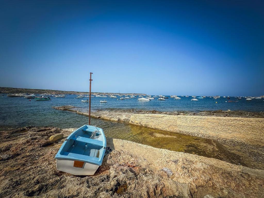 Bright 3-Bed Apartment with Outdoor Dining Mellieha