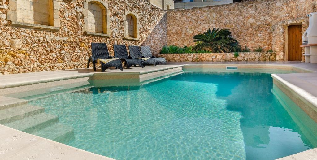 Charming Gozo Farmhouse with Private Pool