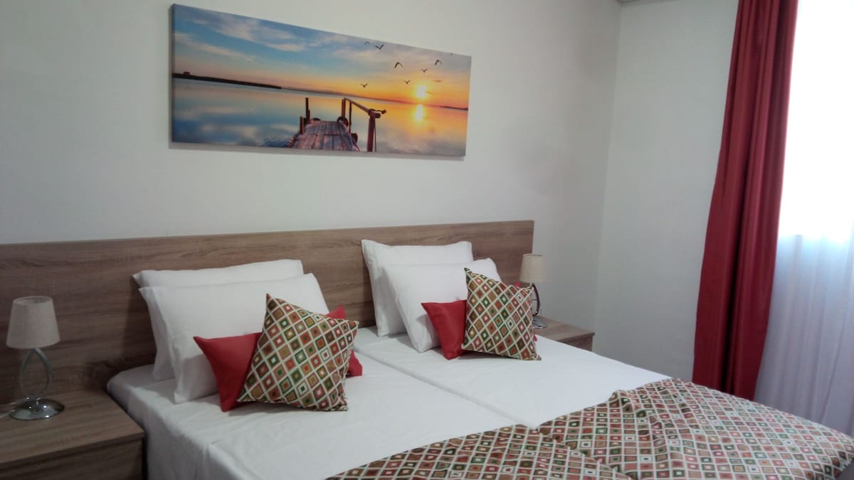 Affordable, Stylish in a splendid location (Rm 6)