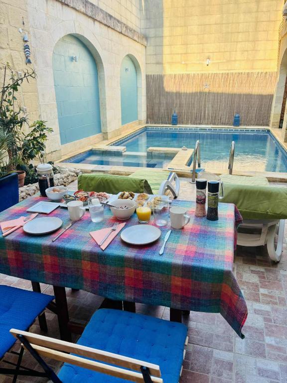 Dom pełen charakteru - Pokój z widokiem na basen