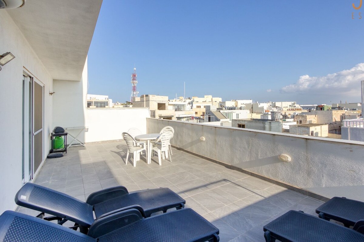 Mellieha 2 BDR Apartment Large Terrace & BBQ Area