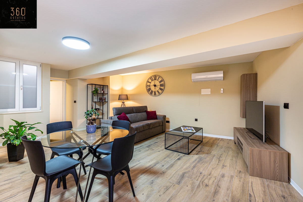 Peaceful, comfy home 5 minutes to beach w/ +WIFI