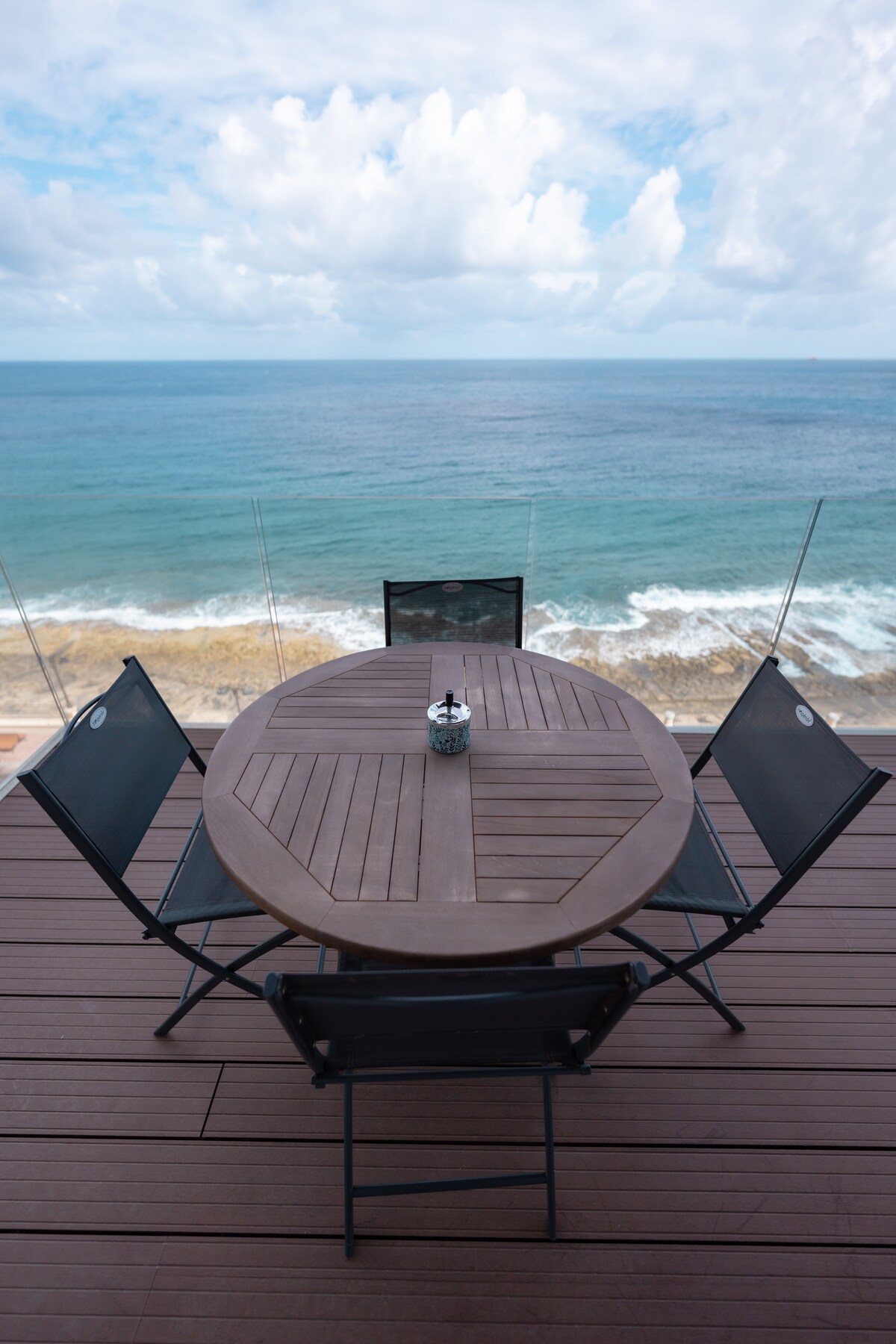 Stunning Seafront Flat in Sliema