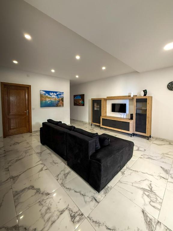 Sannat Luxe Living - 3-Bedroom Apartment