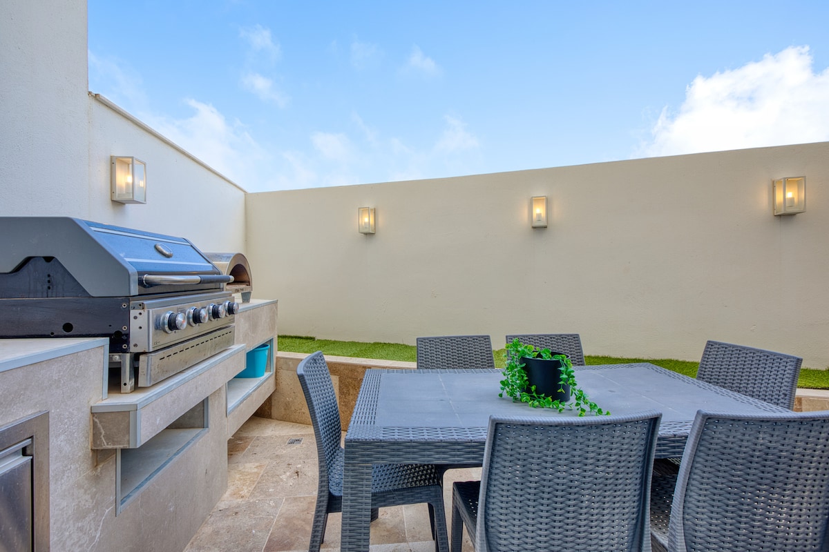 Cozy Gozo Home: Private Hot Tub & BBQ