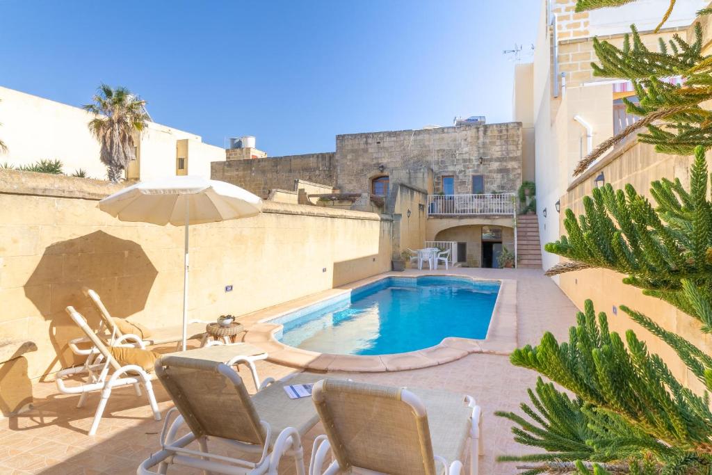 Ta'Leli Pool Farmhouse in Gozo - Happy Rentals