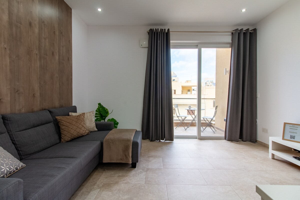 Spacious 2-Bed Apartment | Sandstone 17
