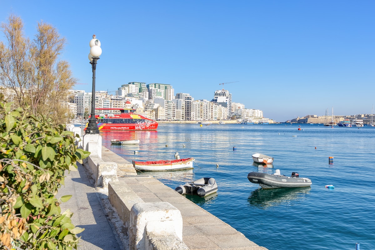 Coastal Charm: Apartment Just Off the Waterfront