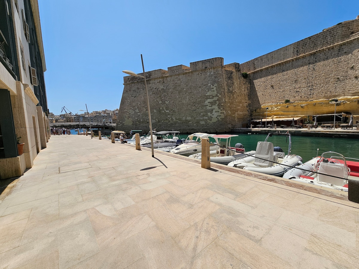 Unique apartment and location