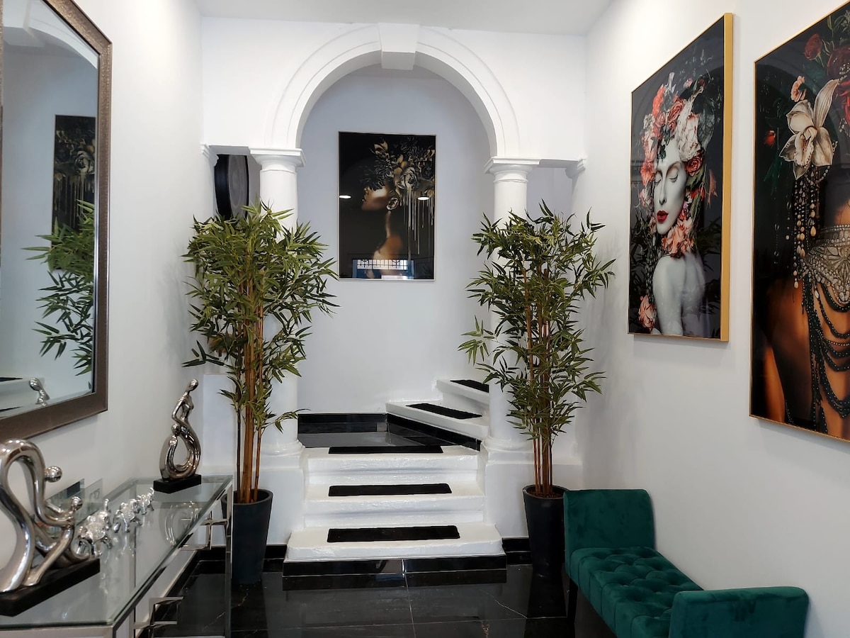 Modern Seaside Escape Sliema-Steps from the Beach