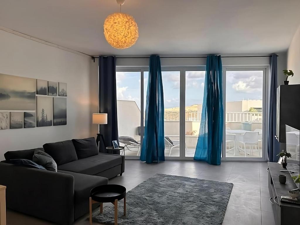 Qawra Penthouse - Spacious Sleeps 5