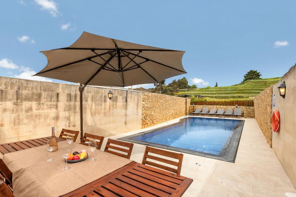 Solaris Gozitan Villa With Pool - Happy Rentals