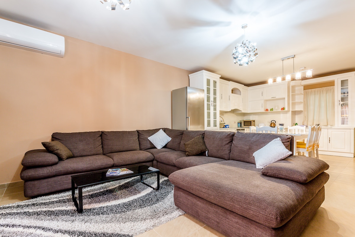 Luxury 3 bedroom massive apartment