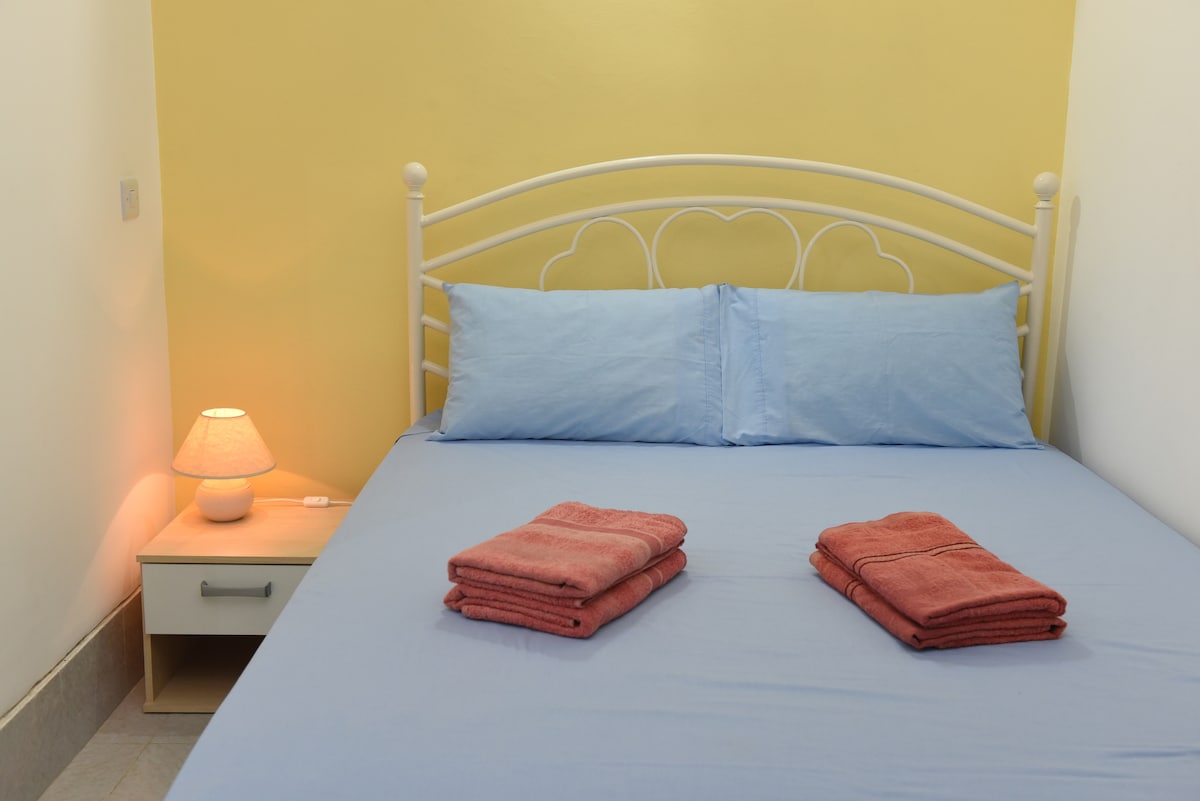 Przytulne klimatyzowane studio na plaży Marsalforn