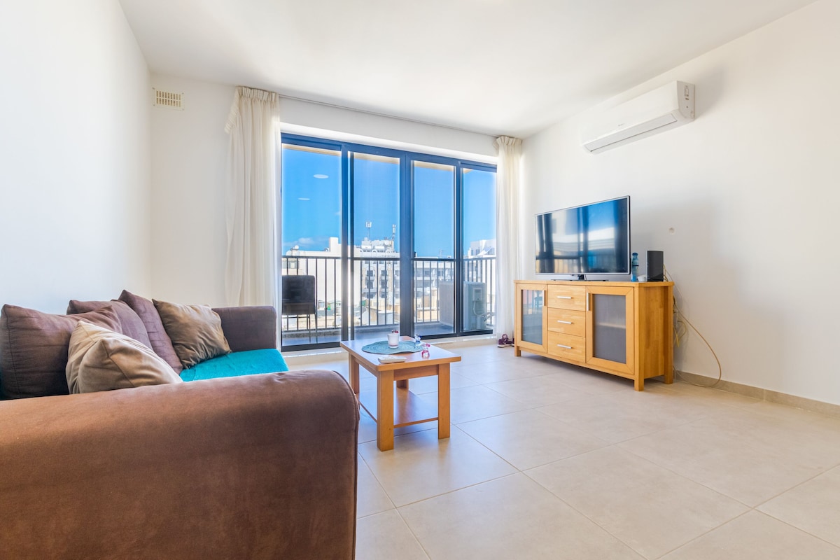 Modern Room w/ two single beds