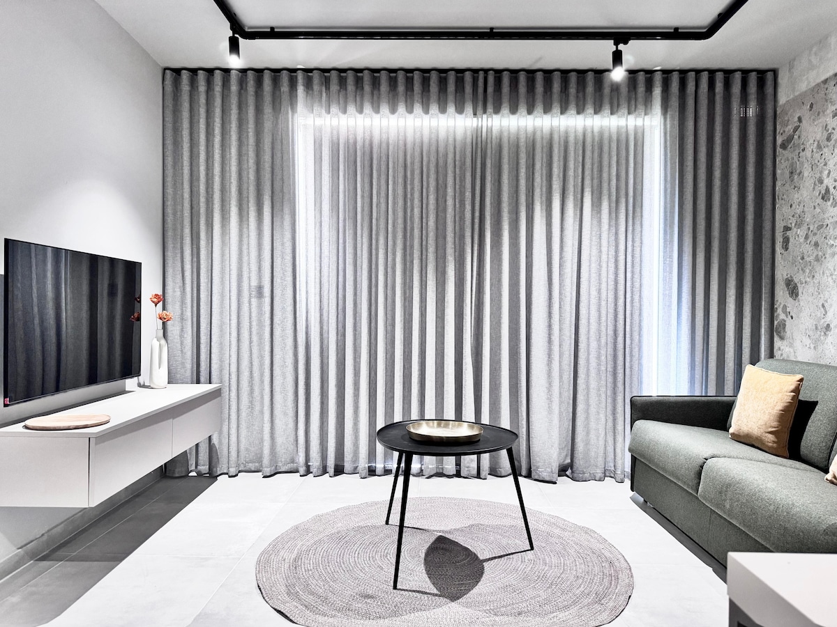 Exclusive Retreat off the Sea Front Promenade