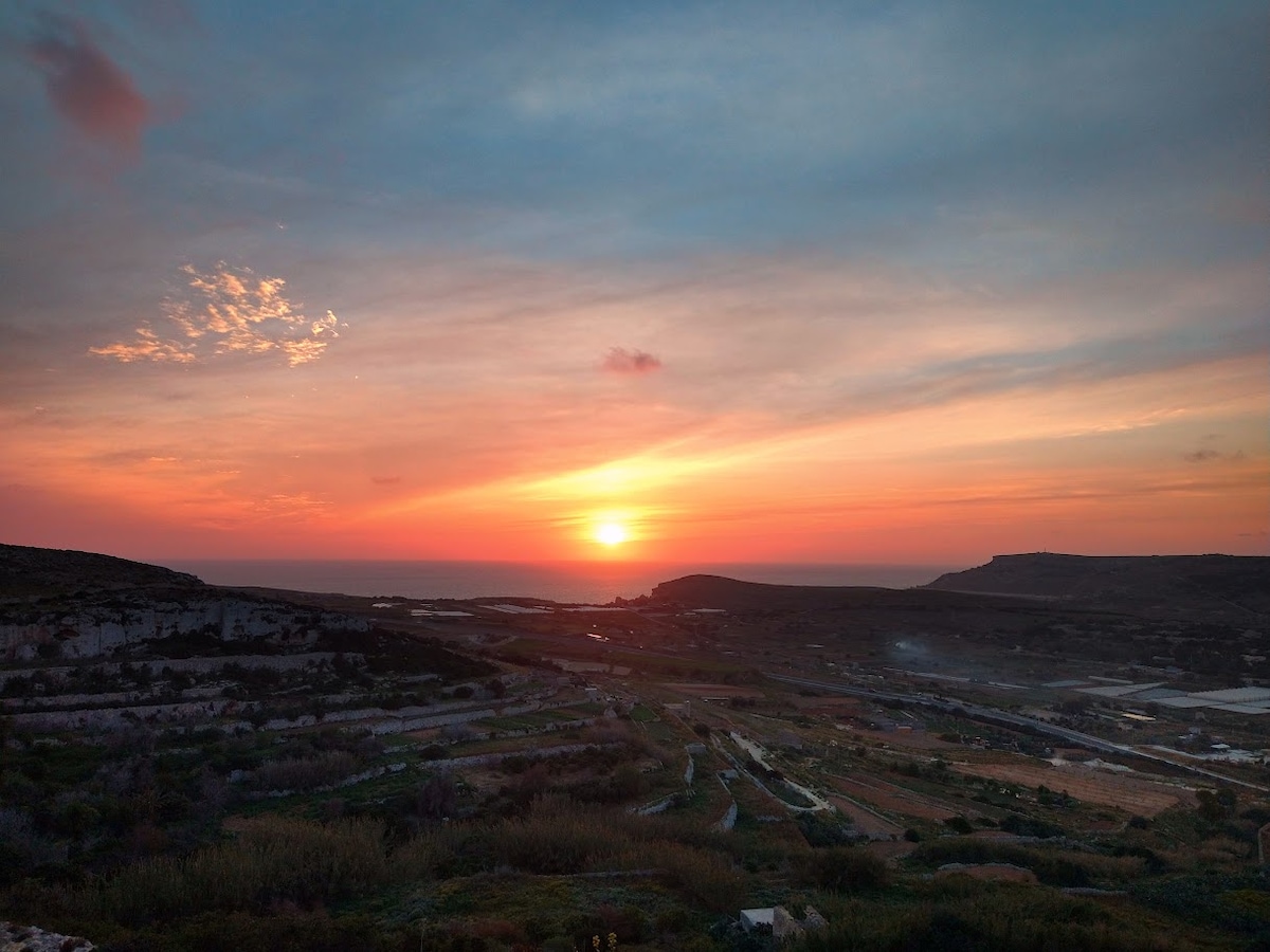 2 bed, 2 bath flat with breathtaking views