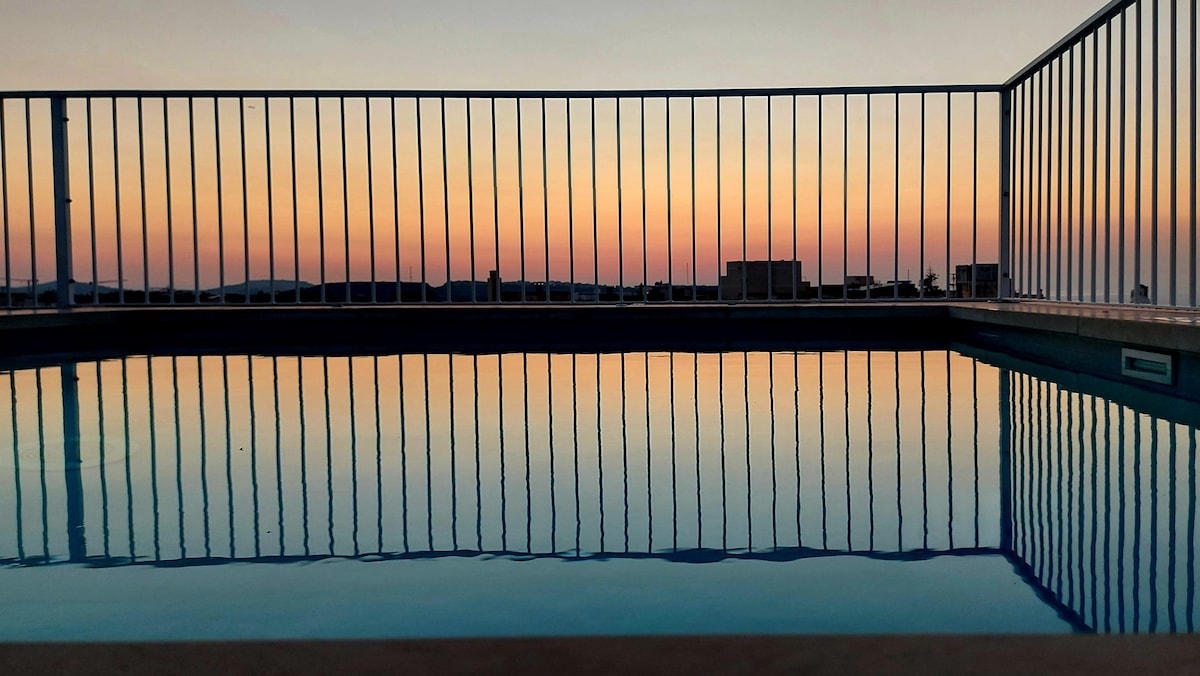 Nebur Penthouse, widoki na morze i prywatny basen na dachu