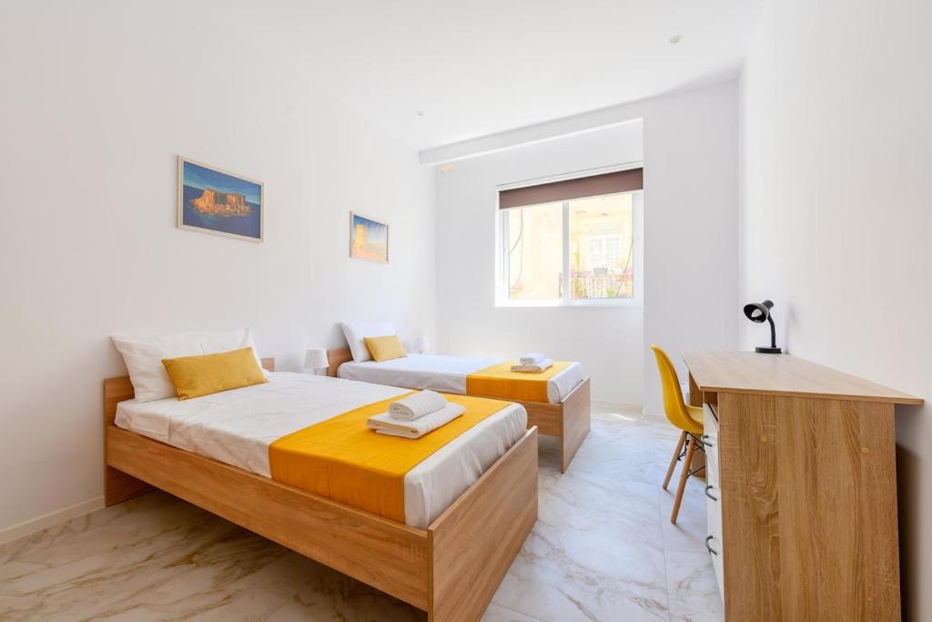 Modern Sliema Flat, Walk to Shops & Bus - Sleeps 3