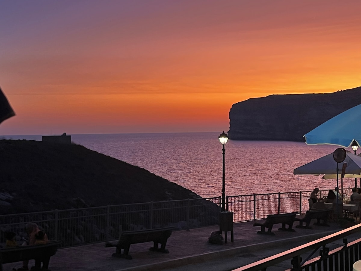 Maisonette przy plaży z widokami, tarasem i bezpłatną klimatyzacją!