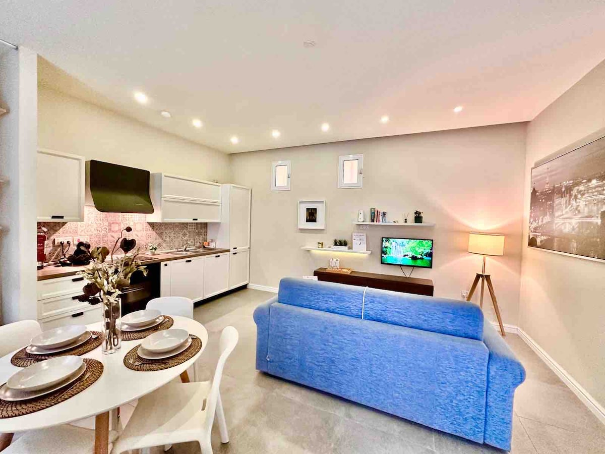 Beautifully Designed Apartment  By The Sea