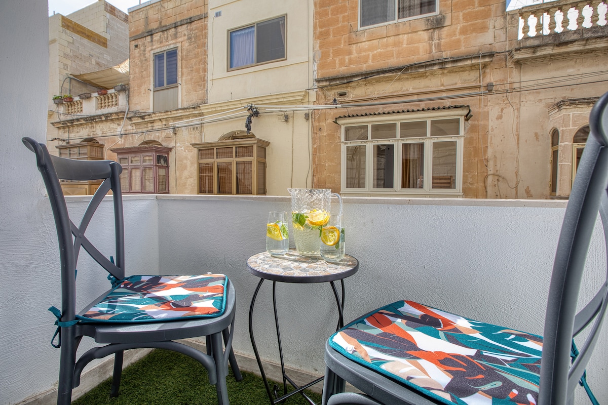 Michael's - 2 bedroom Apartment by Solea