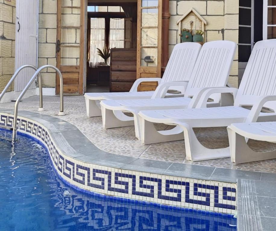 Dom Sunset Castle z Basenem