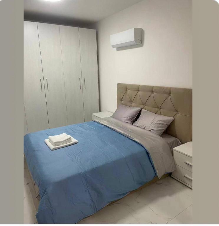 Qawra Seaside Birch Leaf