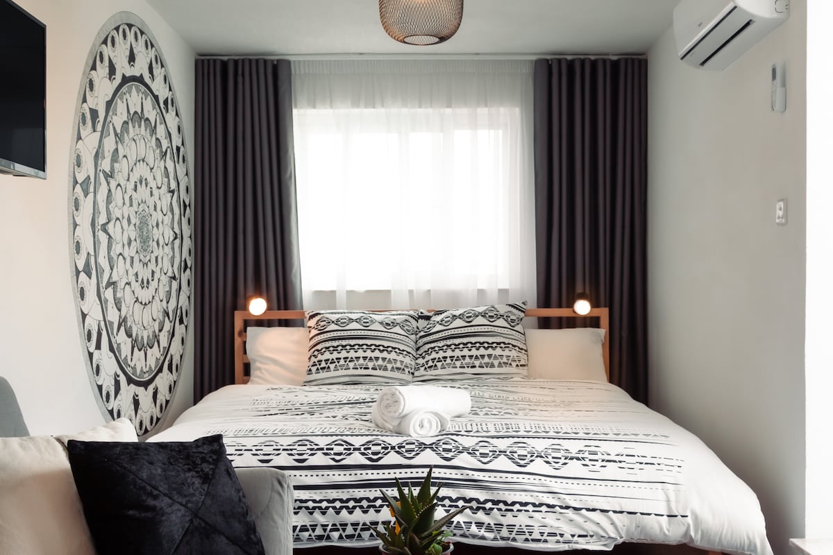 Private Rm, large Terrace, country&near beach