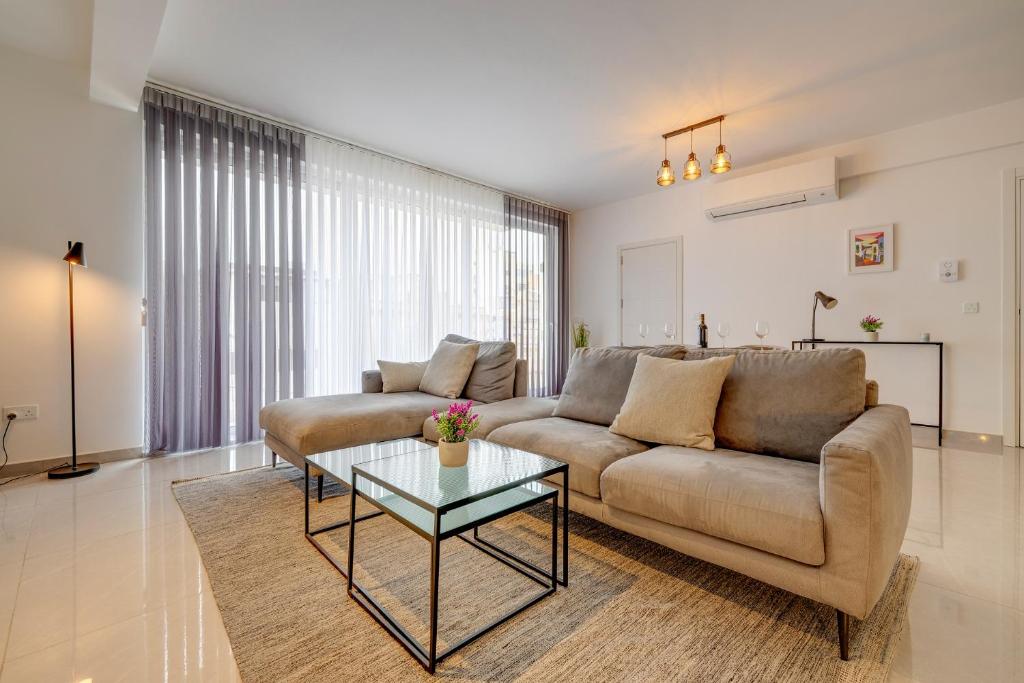 Modern Gem Central Sliema Steps to Valletta Ferry by Buena Vista