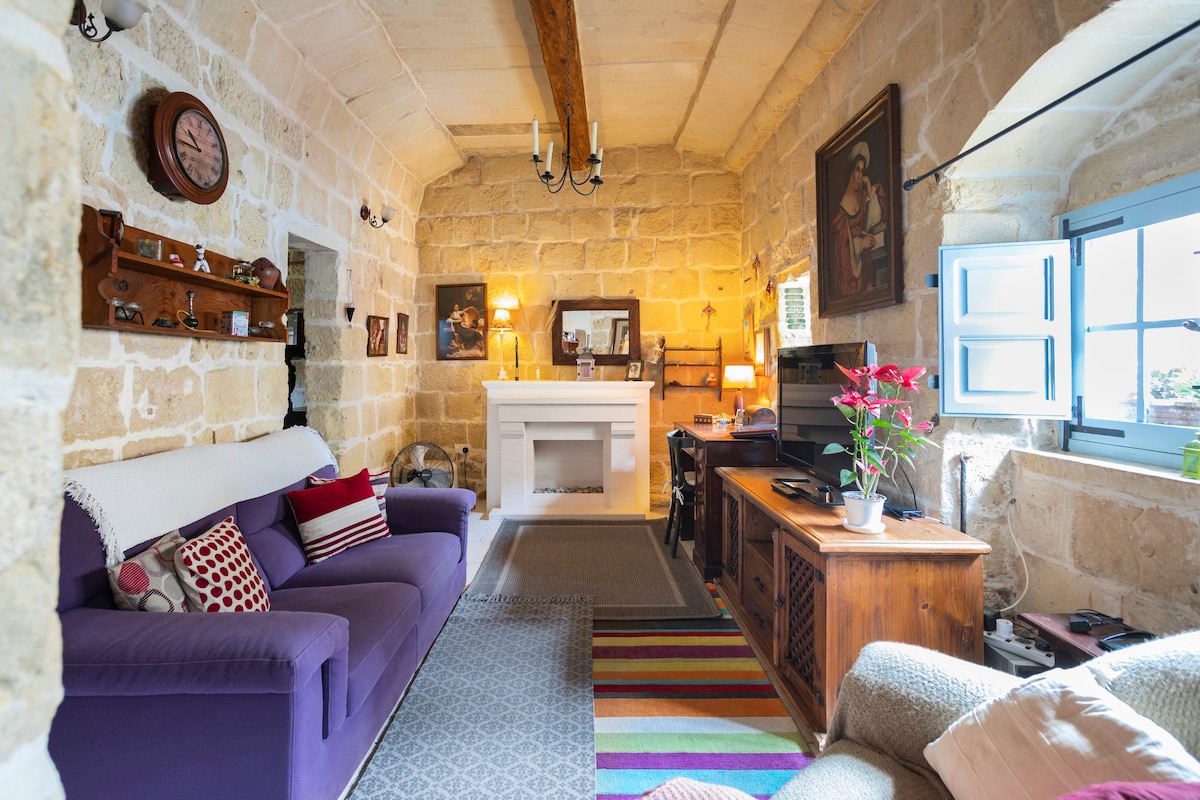 Private Room in charming farmhouse - (Room 1)