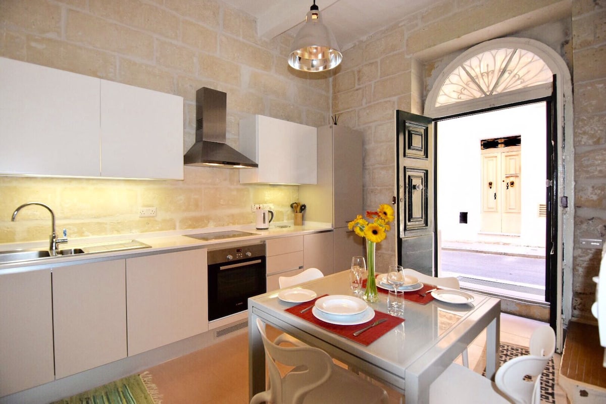 Maltese town house just outside Valletta