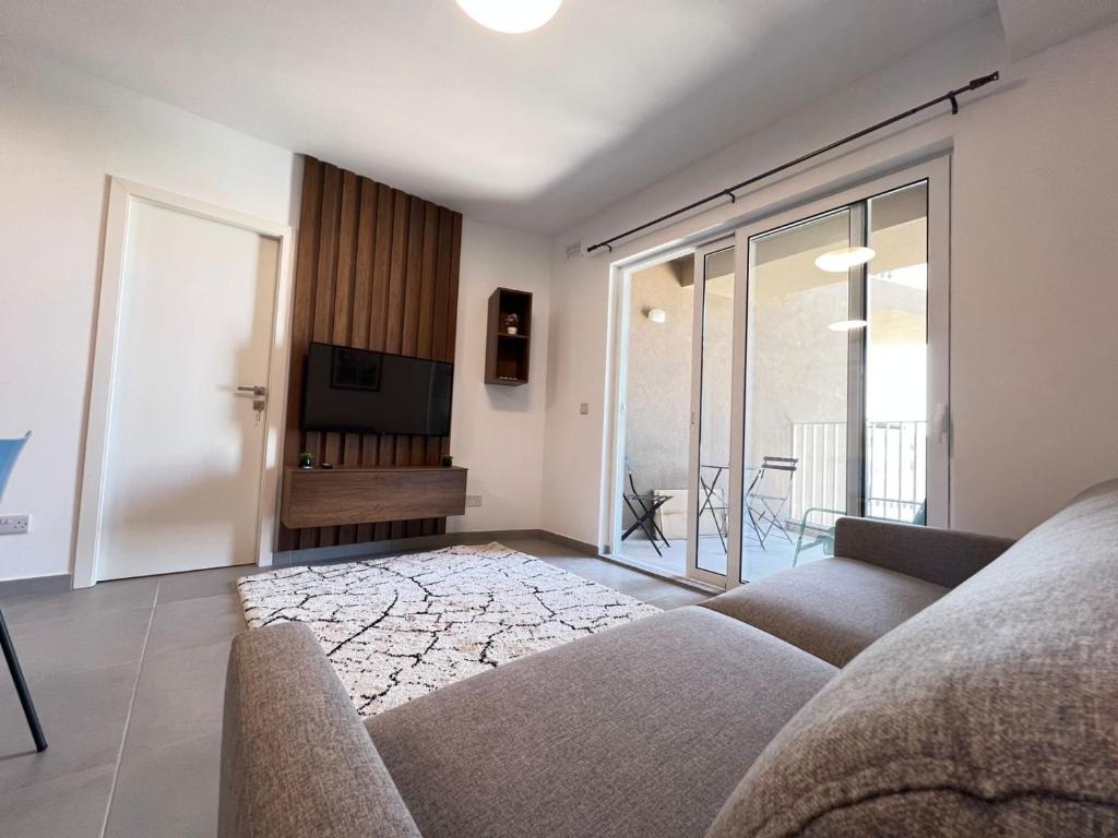 Premium 2BR Apartment 2min Beach Walk Heart of St Julians