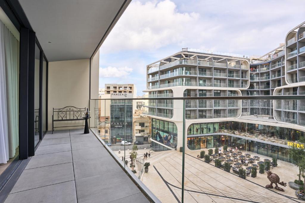 Cosy One-Bedroom Apartment in Mercury Tower by Zaha Hadid