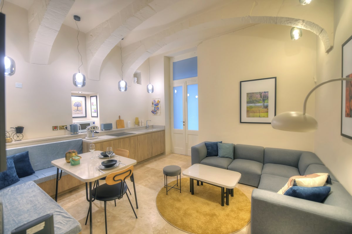 Stylish & traditional 1 bedroom apartment Ddem1-1