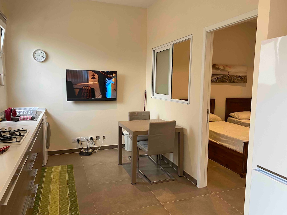 Lovely 1 bedroom / 2 bed studio apartment