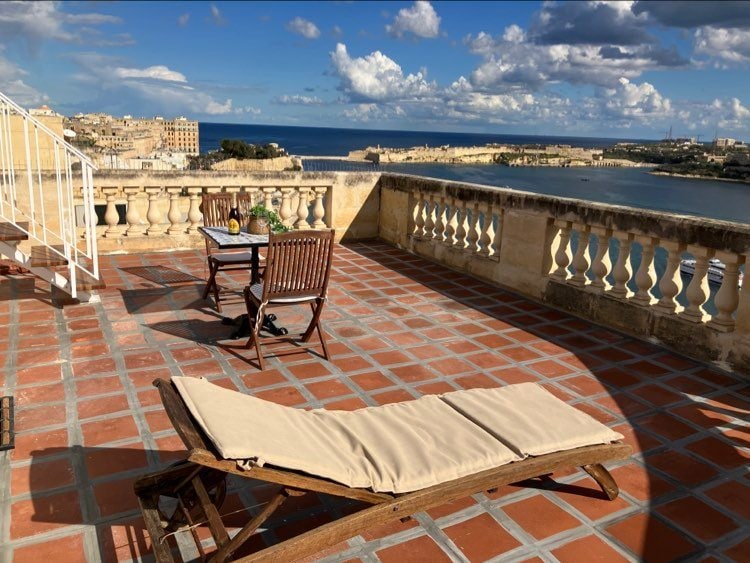 Studio with Grand Harbour Views