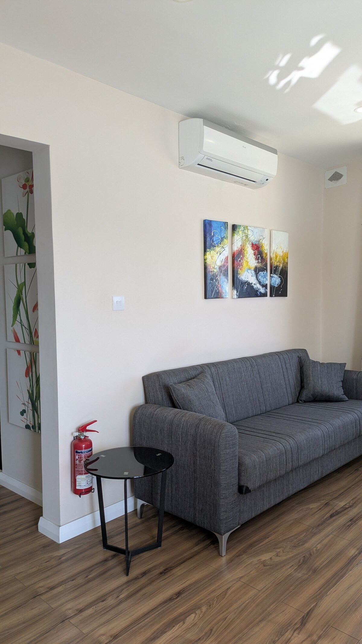 Artist Room in Seaview Stay, close to the Beach