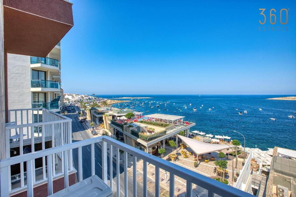 Sun, Sea & Comfort, Qawra Suites with Stunning Views by 360 Estates