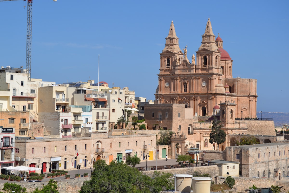 Mellieha Town Centre Bright 3 Bedroom Apartment