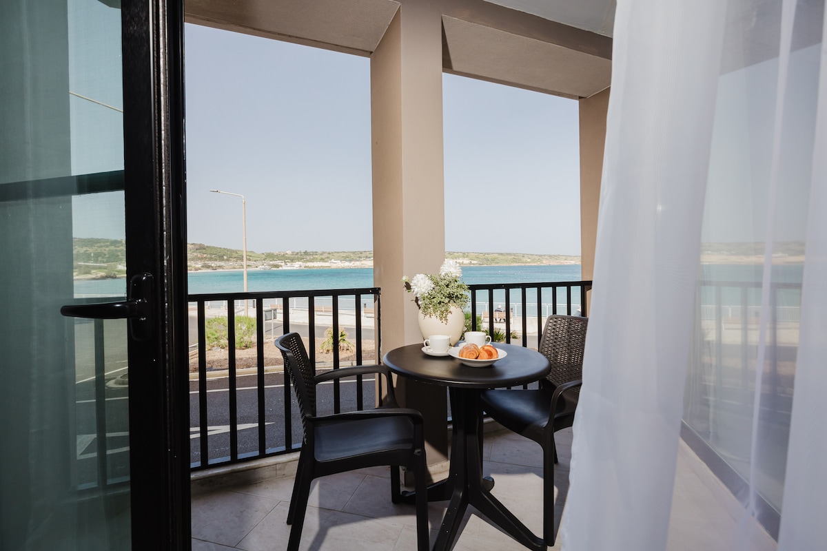 Beachfront Flat with Sea Views by Homely Malta!