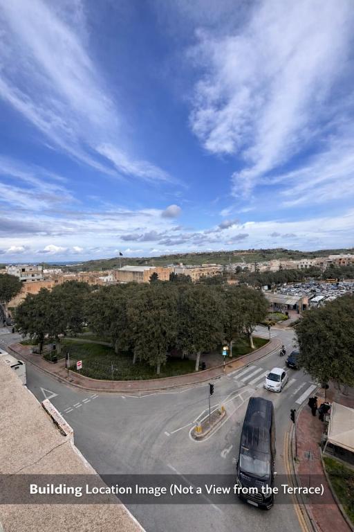 Victoria Studio Center, Back Sunny Terrace, Bus Terminus