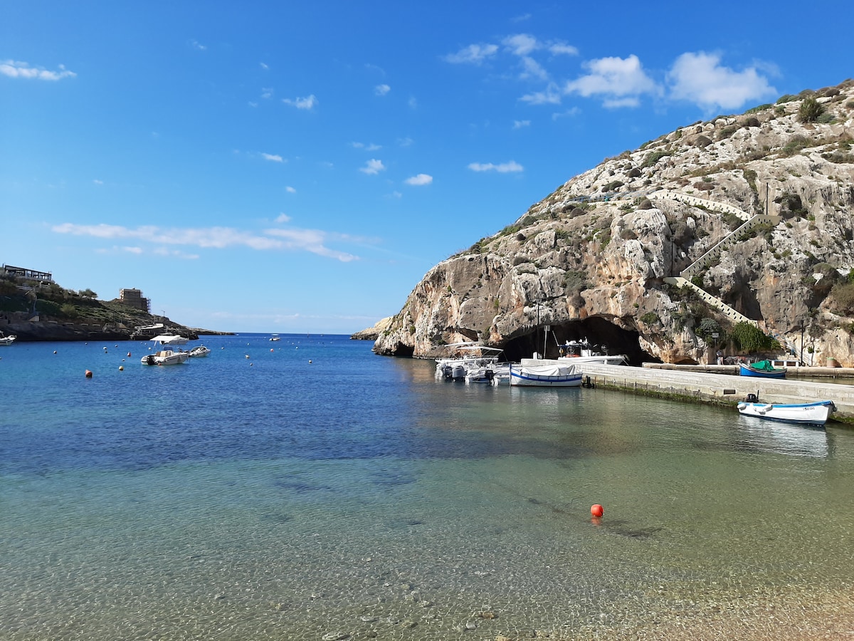 Wspaniały widok na morze z Apartamentu Antros Xlendi