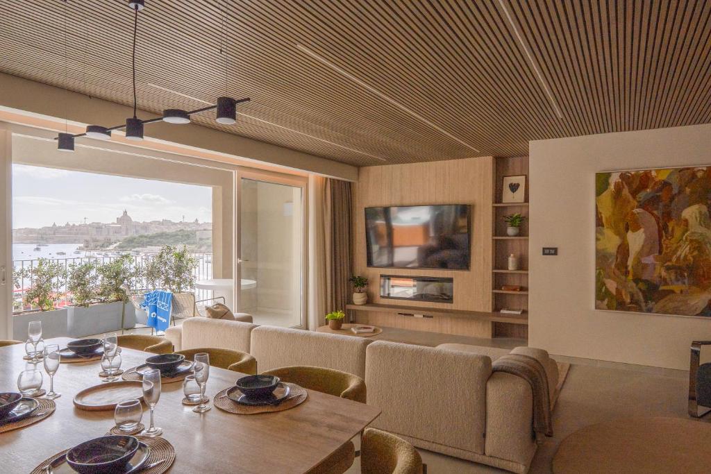 Spacious Retreat, Jacuzzi, Sauna & Valletta Views
