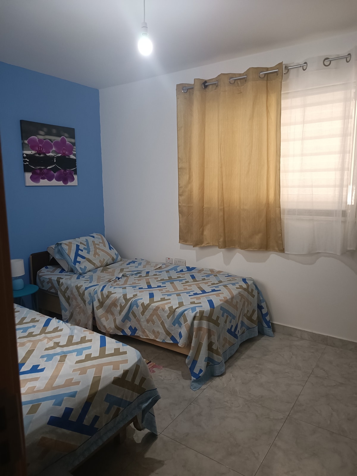 Lovely one bedroom, small yard & private bathroom